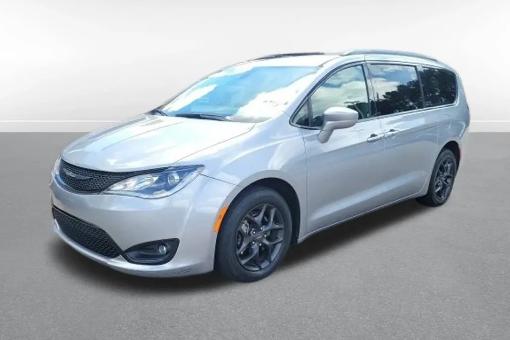 2020 Chrysler Pacifica Touring Plus photo 1