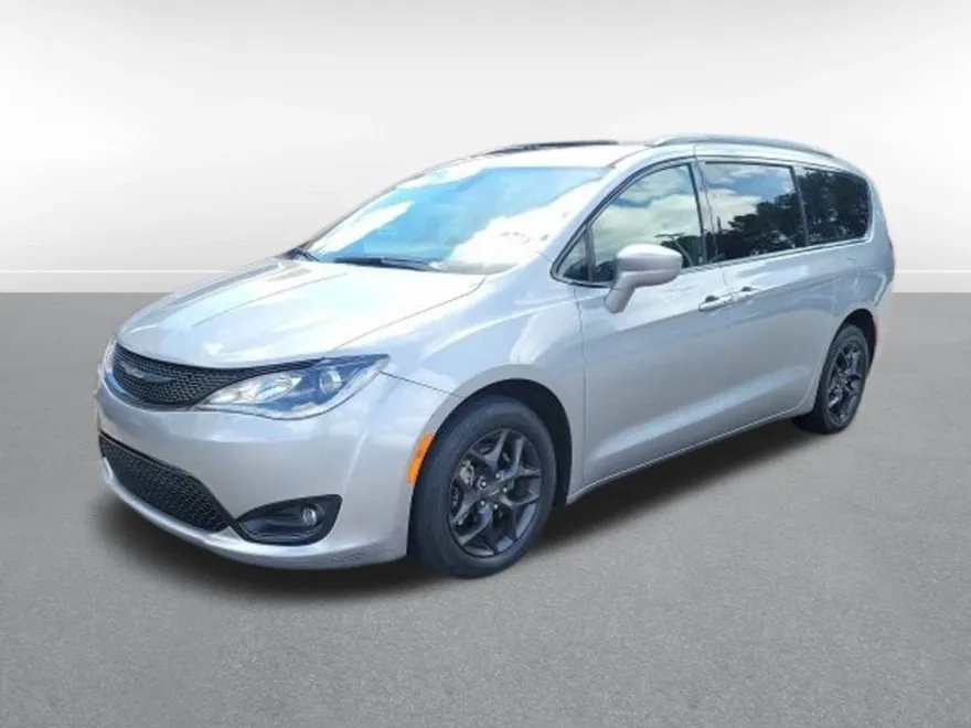 2020 Chrysler Pacifica Touring Plus photo 1