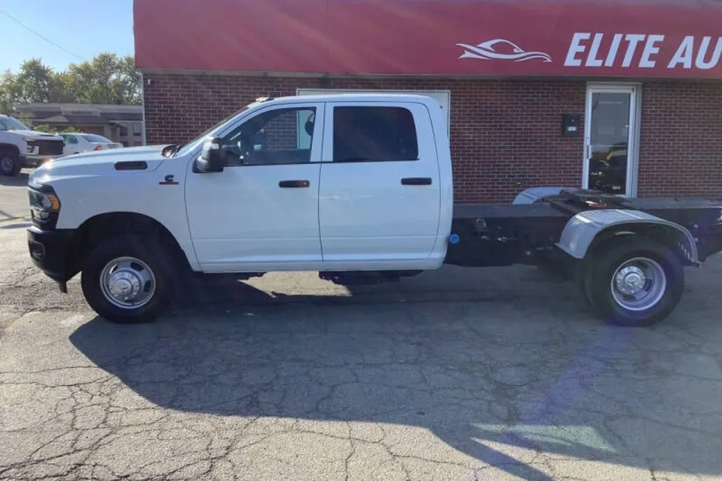 2024 Ram 3500 Tradesman photo 1