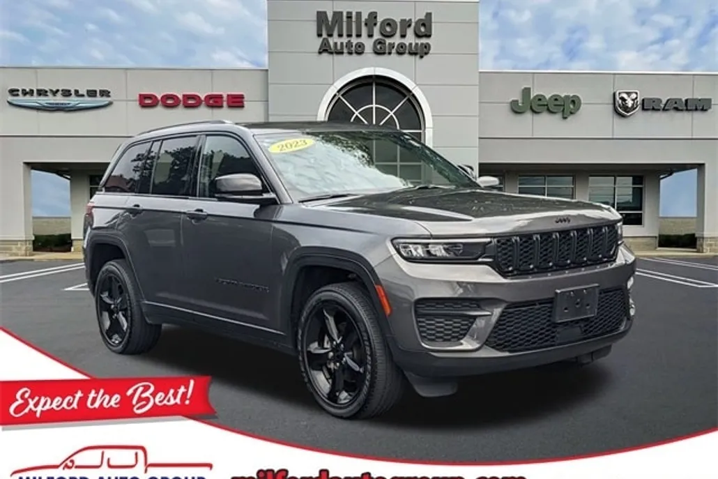 2023 Jeep Grand Cherokee Altitude photo 1