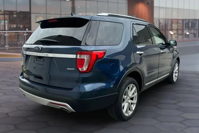 2017 Ford Explorer Limited photo 1