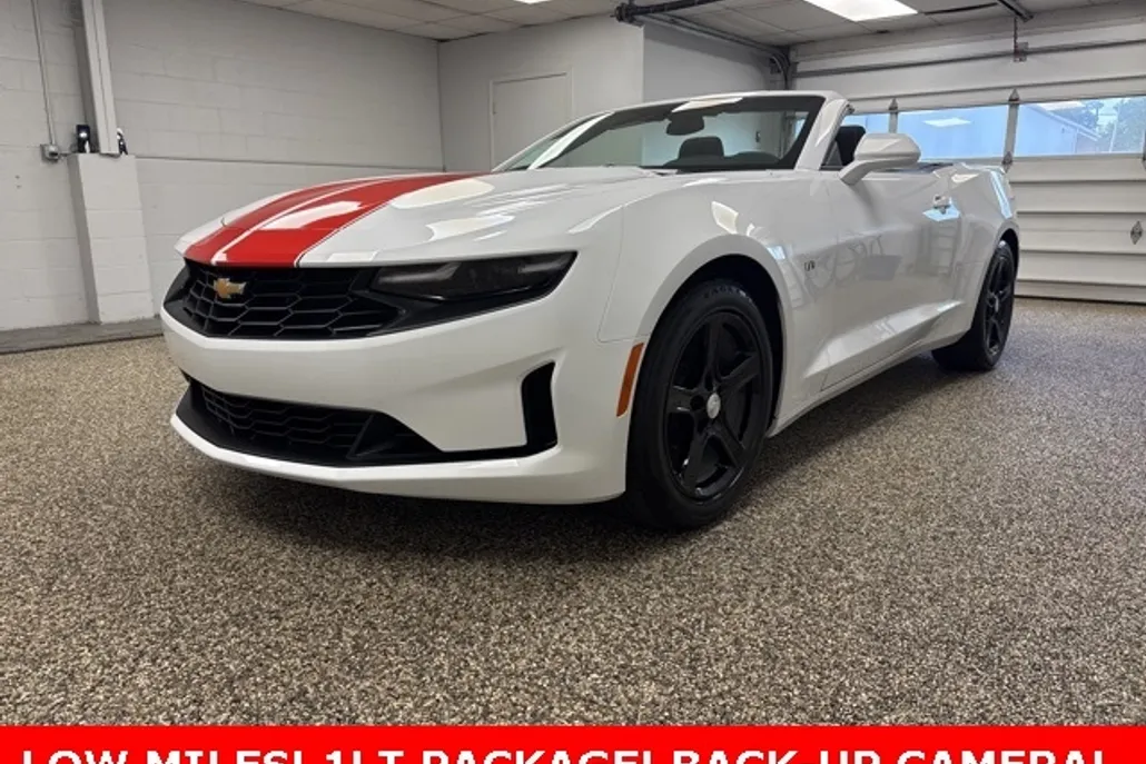 2023 Chevrolet Camaro 1LT photo 1