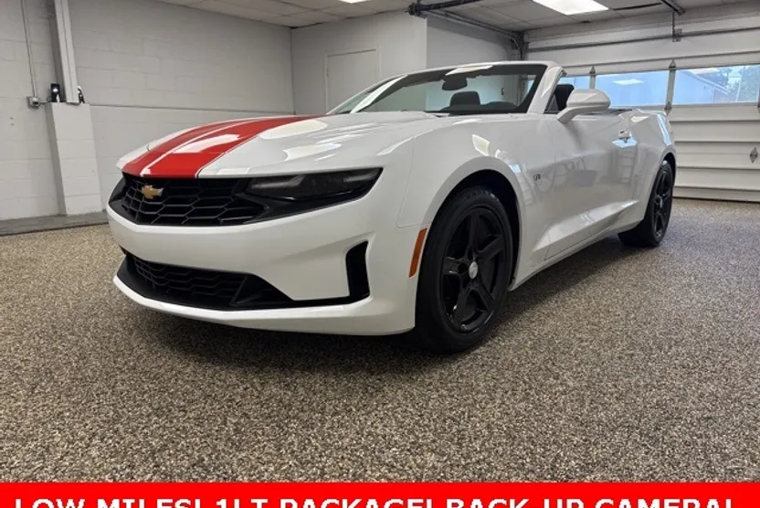 2023 Chevrolet Camaro 1LT photo 1