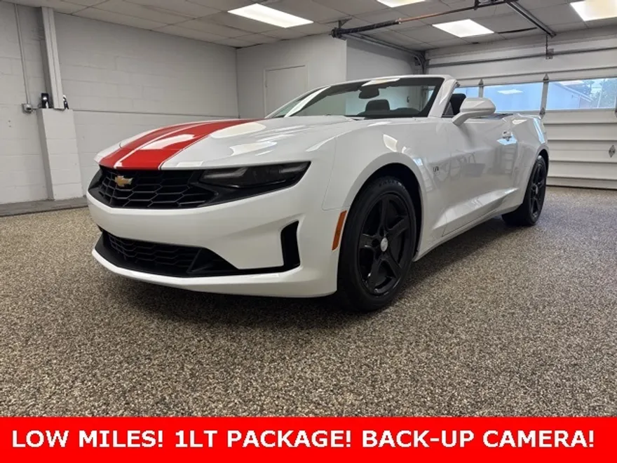 2023 Chevrolet Camaro 1LT photo 1