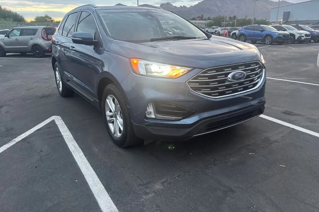 2019 Ford Edge SEL photo 1