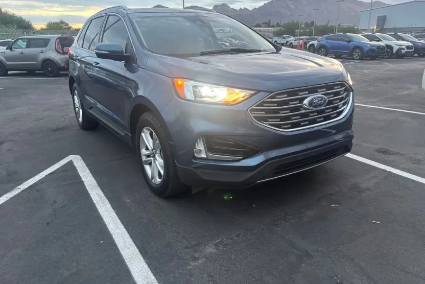 2019 Ford Edge SEL photo 1