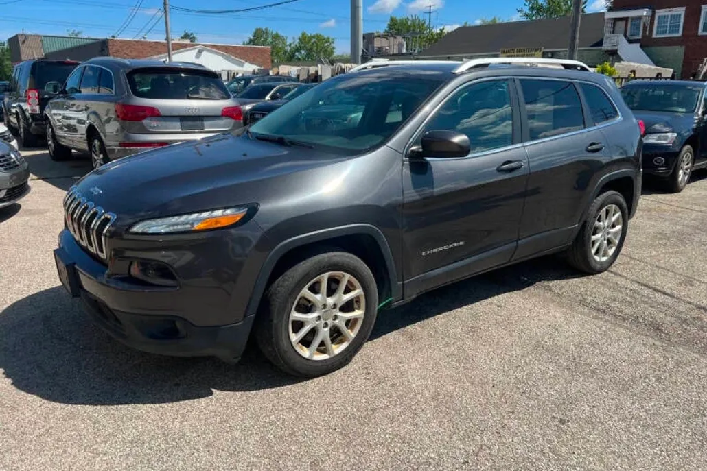 2016 Jeep Cherokee Latitude photo 1