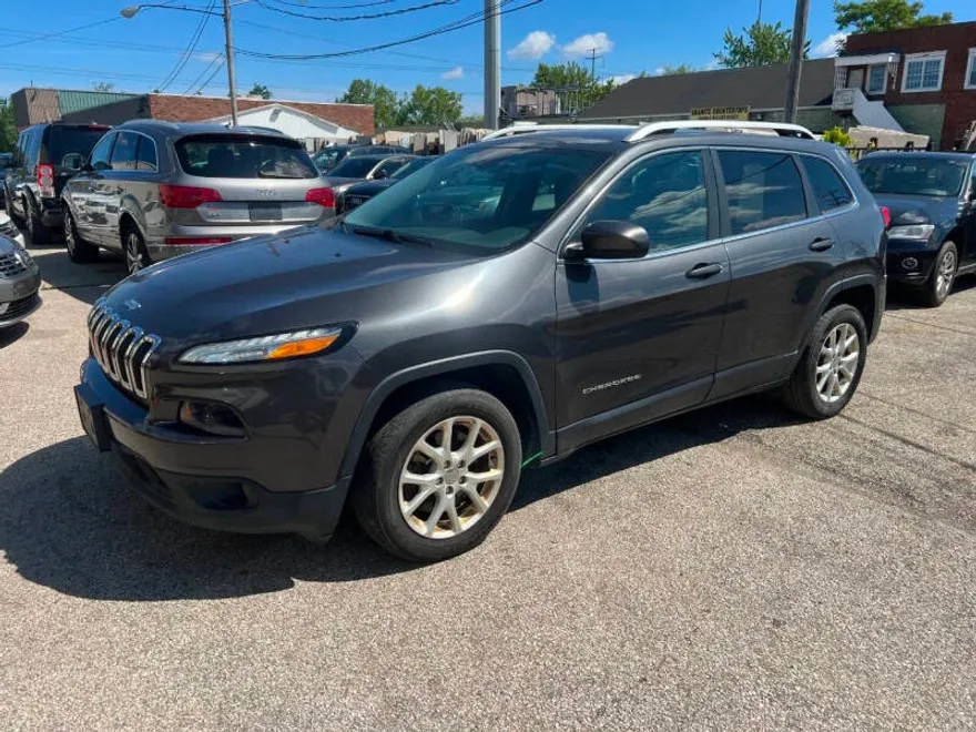 2016 Jeep Cherokee Latitude photo 1
