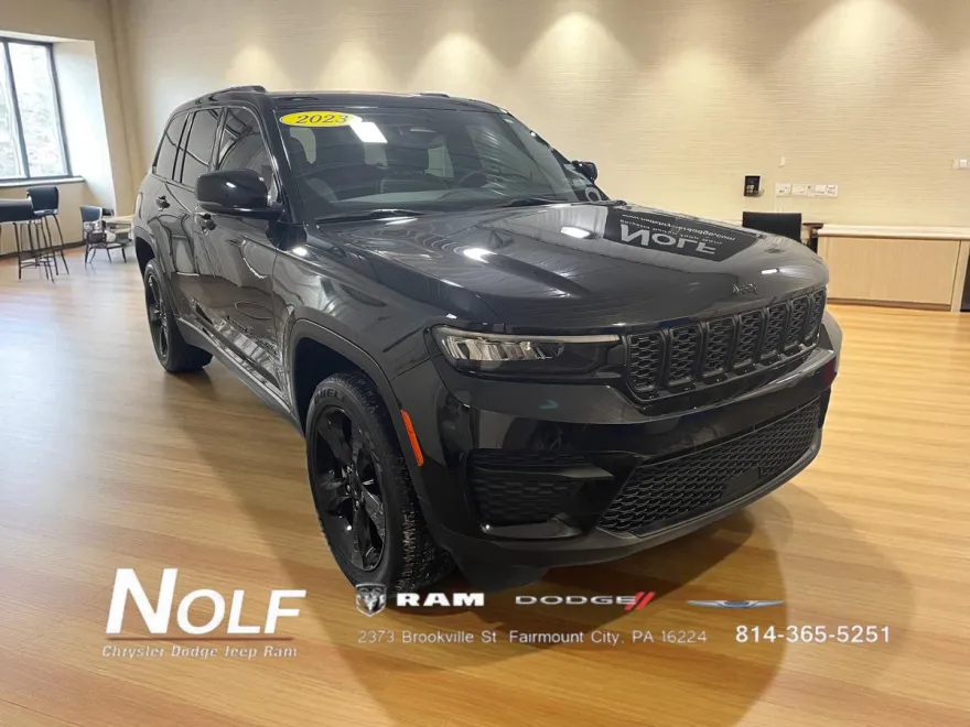 2023 Jeep Grand Cherokee Laredo Altitude photo 1
