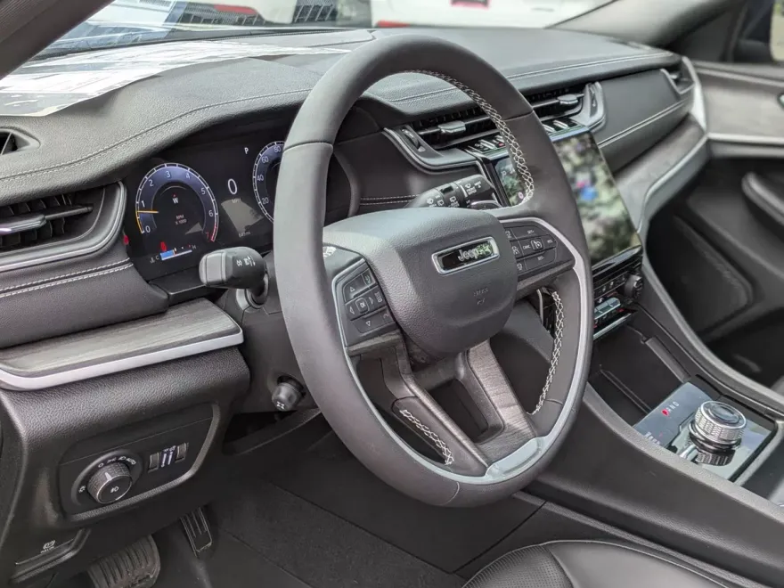 2025 Jeep Grand Cherokee Limited photo 1