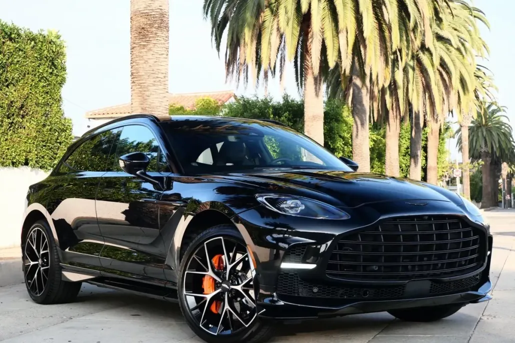 2025 Aston Martin DBX photo 1
