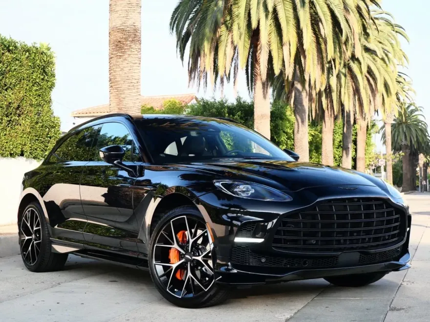 2025 Aston Martin DBX photo 1