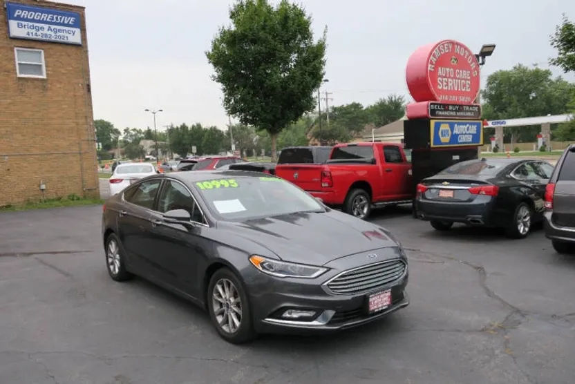 2017 Ford Fusion SE photo 1