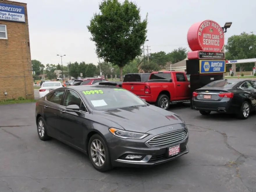 2017 Ford Fusion SE photo 1