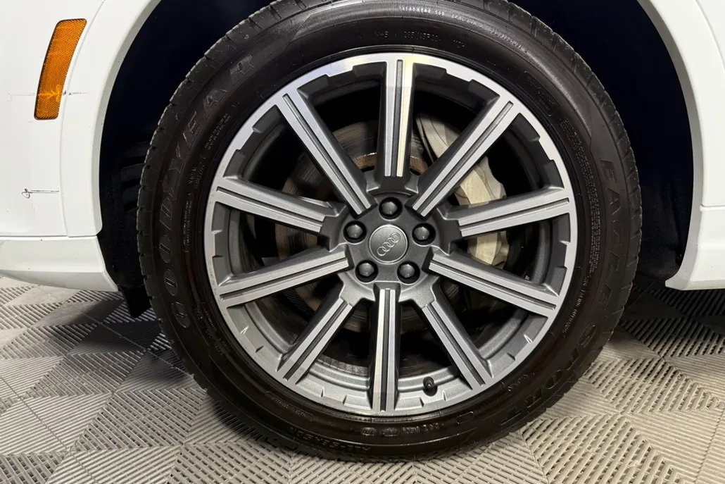 2017 Audi Q7 Prestige photo 1