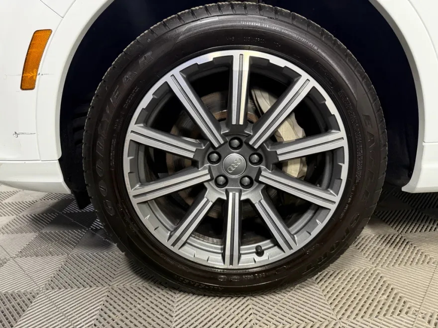 2017 Audi Q7 Prestige photo 1