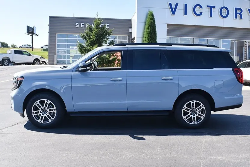 2025 Ford Expedition MAX photo 1