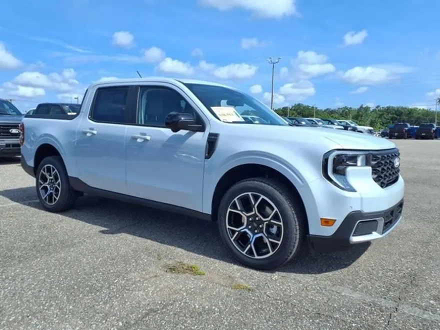 2025 Ford Maverick Lariat photo 1