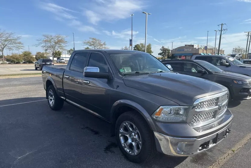 2016 Ram 1500 Laramie photo 1