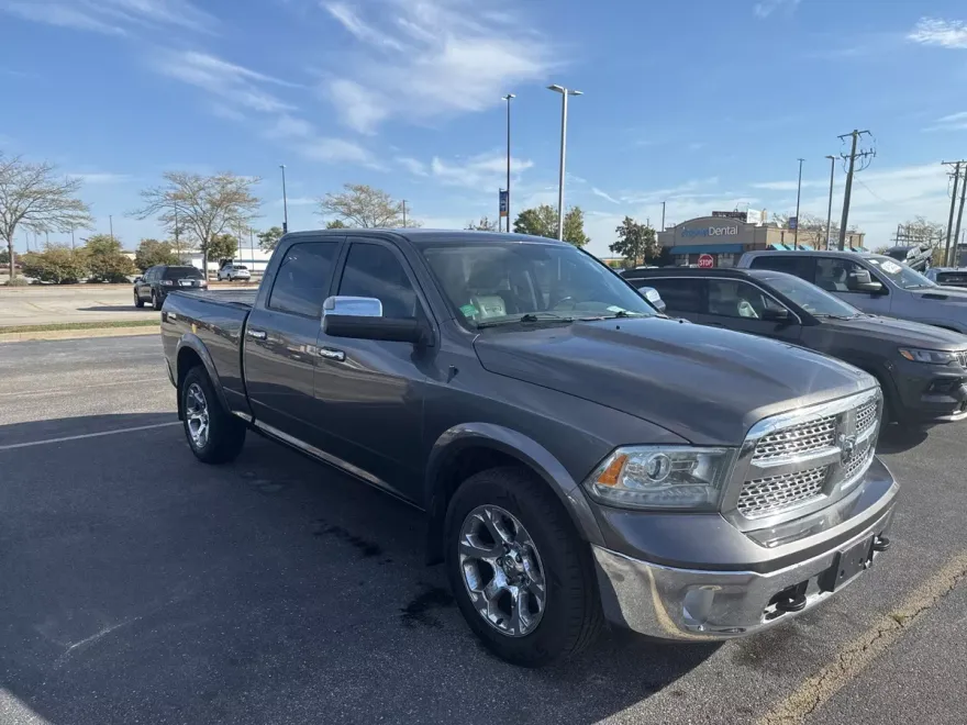 2016 Ram 1500 Laramie photo 1