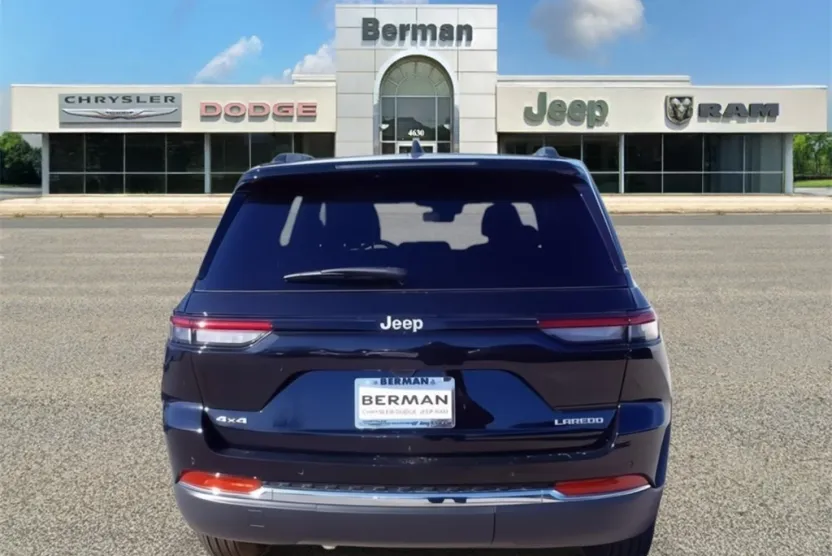 2025 Jeep Grand Cherokee Laredo photo 1