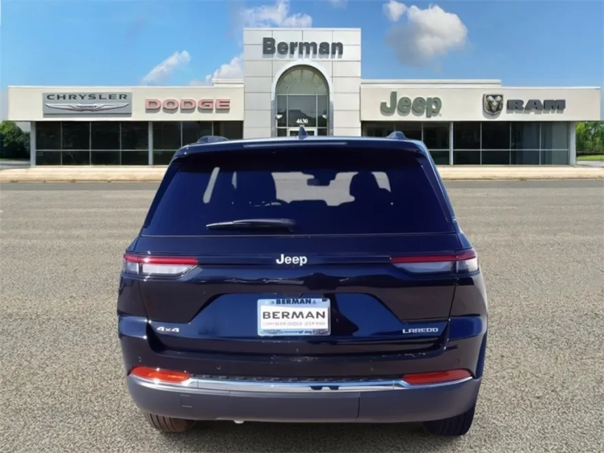 2025 Jeep Grand Cherokee Laredo photo 1