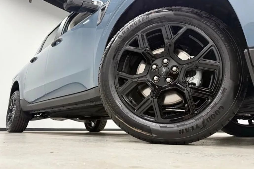 2025 Ford Maverick XLT photo 1