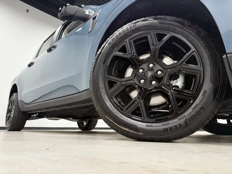 2025 Ford Maverick XLT photo 1