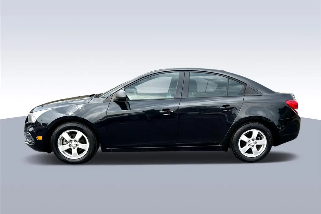 2016 Chevrolet Cruze LS photo 1