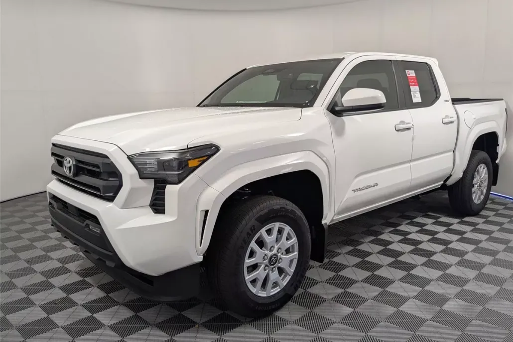 2025 Toyota Tacoma SR5 photo 1
