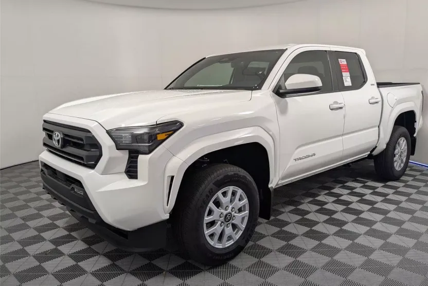 2025 Toyota Tacoma SR5 photo 1