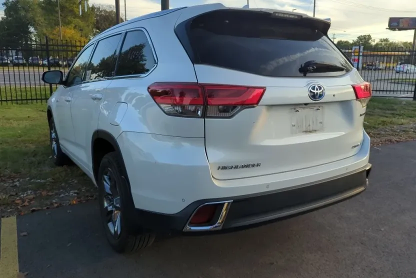 2017 Toyota Highlander Hybrid Limited Platinum photo 1