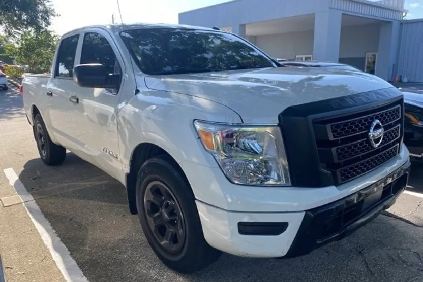2021 Nissan Titan Crew Cab S photo 1