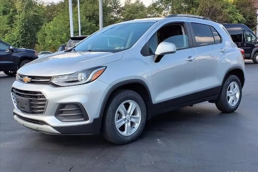 2022 Chevrolet Trax LT photo 1