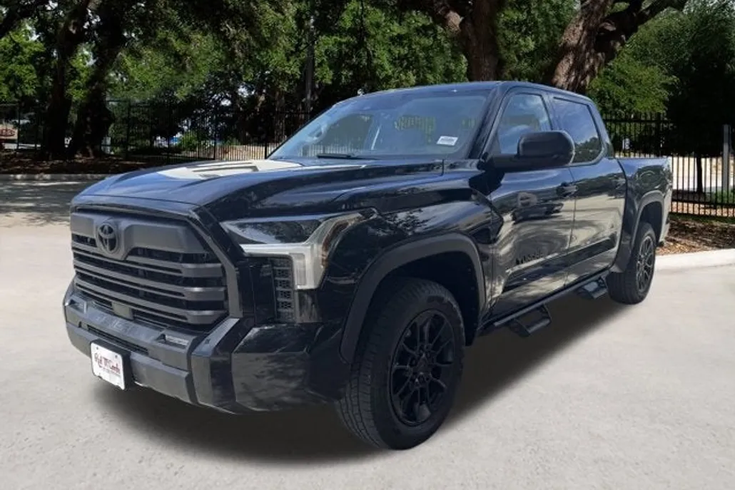 2023 Toyota Tundra SR5 photo 1