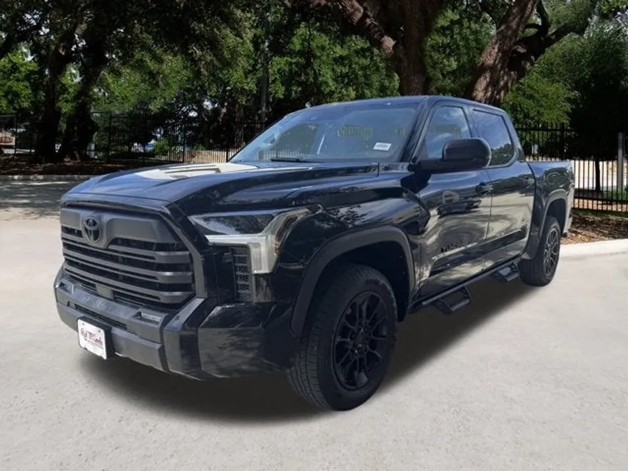2023 Toyota Tundra SR5 photo 1