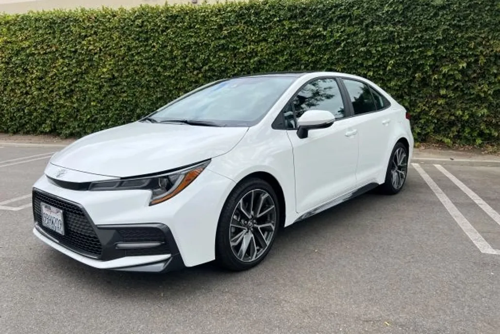 2022 Toyota Corolla SE photo 1