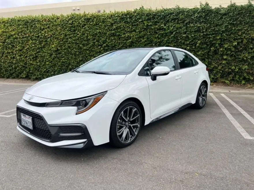 2022 Toyota Corolla SE photo 1