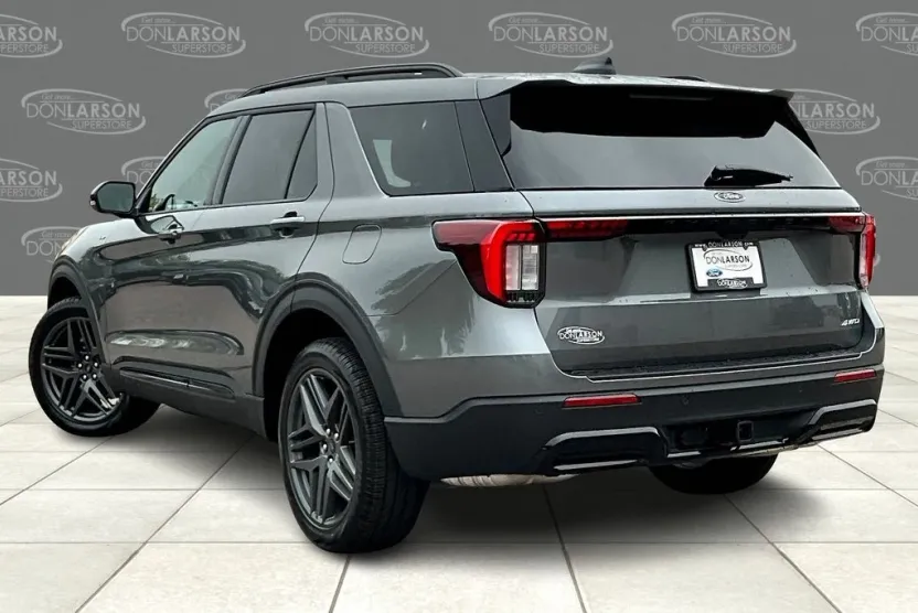 2025 Ford Explorer ST-Line photo 1
