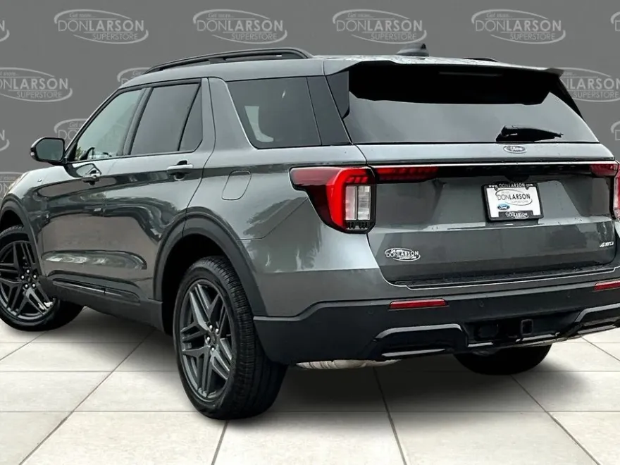 2025 Ford Explorer ST-Line photo 1