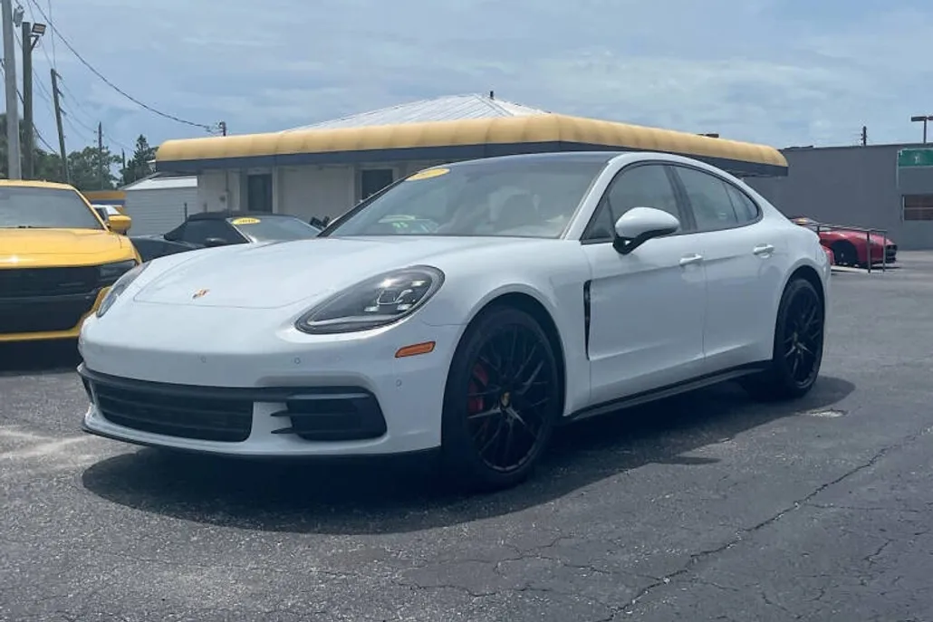 2017 Porsche Panamera Base photo 1