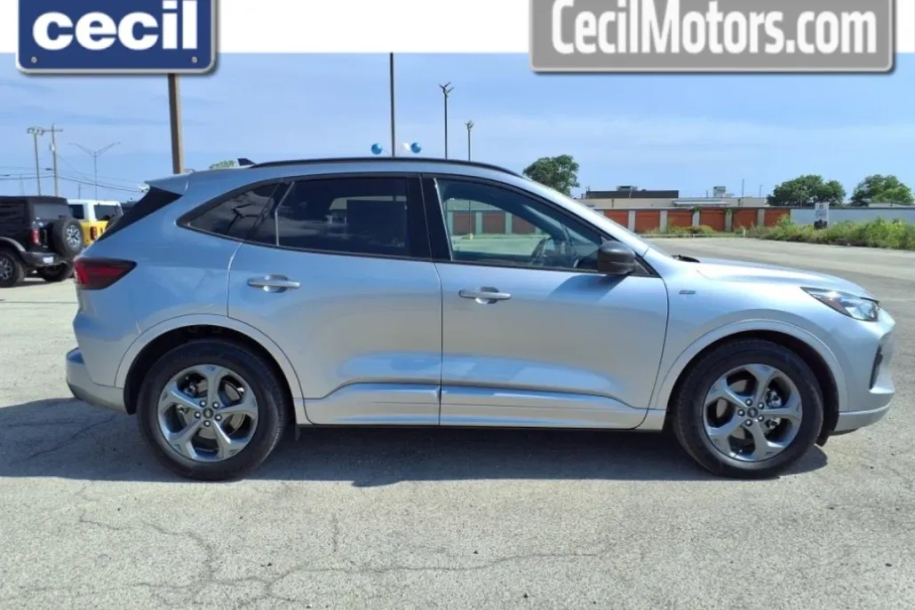 2023 Ford Escape ST-Line photo 1