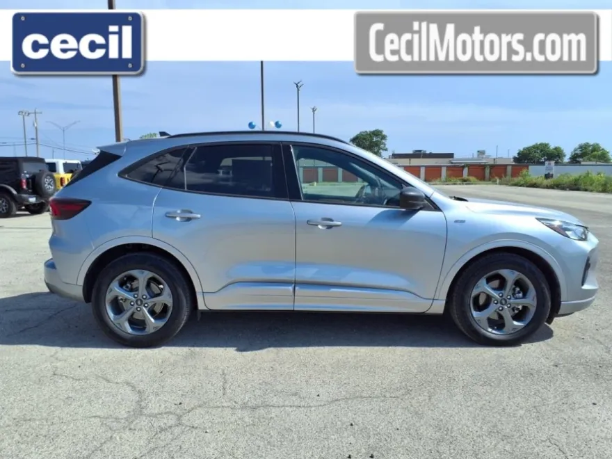2023 Ford Escape ST-Line photo 1
