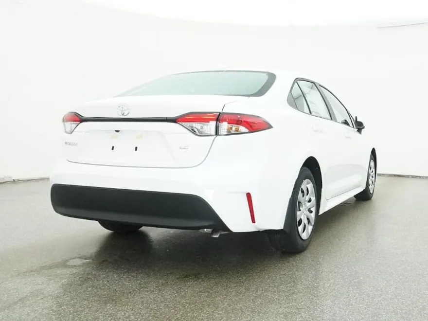 2026 Toyota Corolla LE photo 1