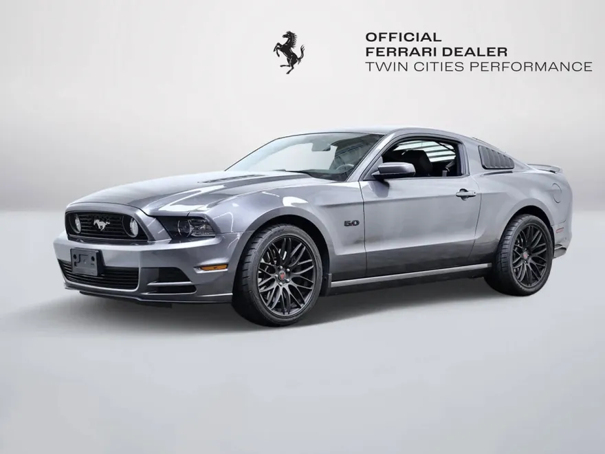 2013 Ford Mustang GT Premium photo 1