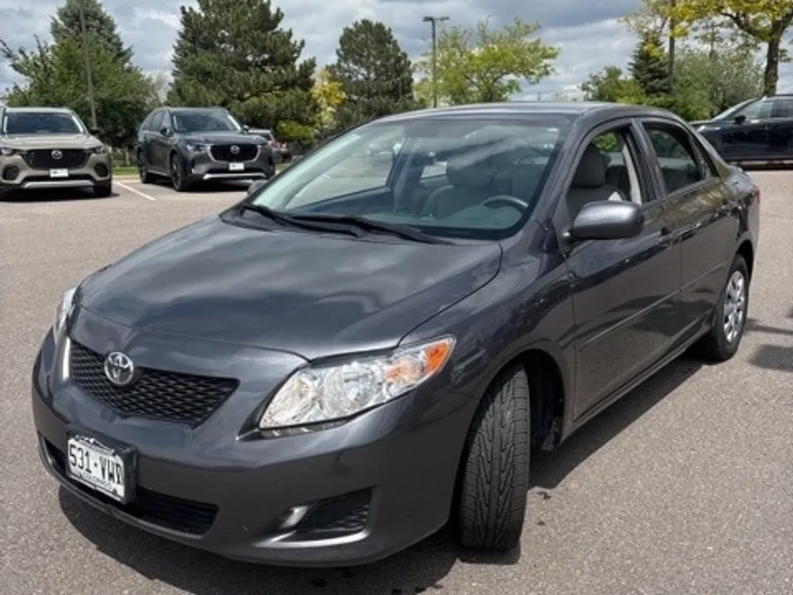 2010 Toyota Corolla LE photo 1