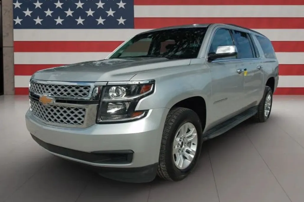2019 Chevrolet Suburban LT photo 1