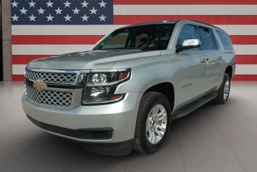 2019 Chevrolet Suburban LT photo 1