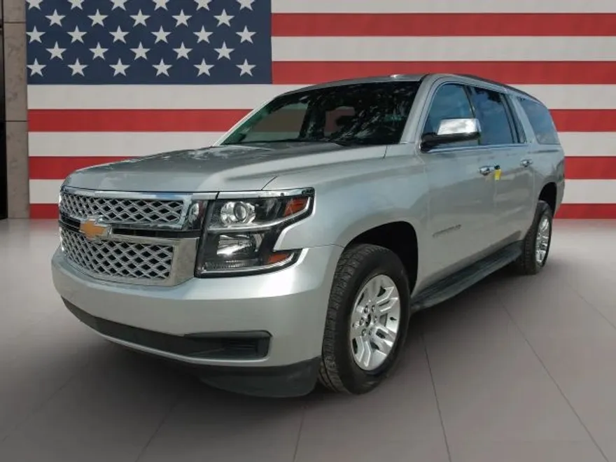 2019 Chevrolet Suburban LT photo 1