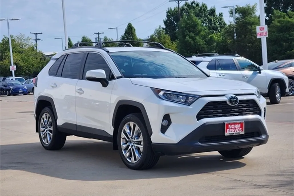 2020 Toyota RAV4 XLE Premium photo 1